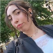 Estudiante de educación primaria a niños de primaria
